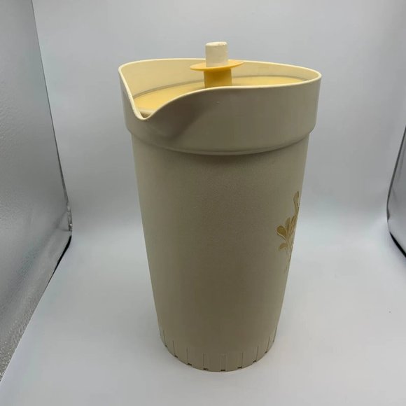 Vintage 1970s Tupperware Almond Harvest 1 Quart Retro Beverage Pitcher - Picture 5 of 16